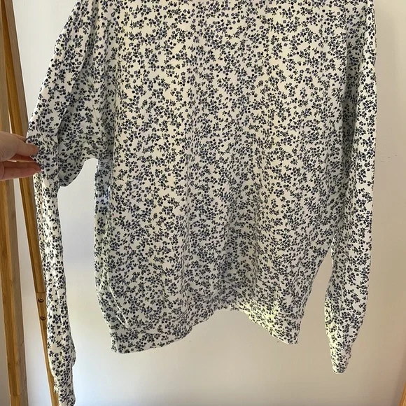 💙GHANDA CO. blue and white floral pullover “Maggie” - Picture 6 of 15